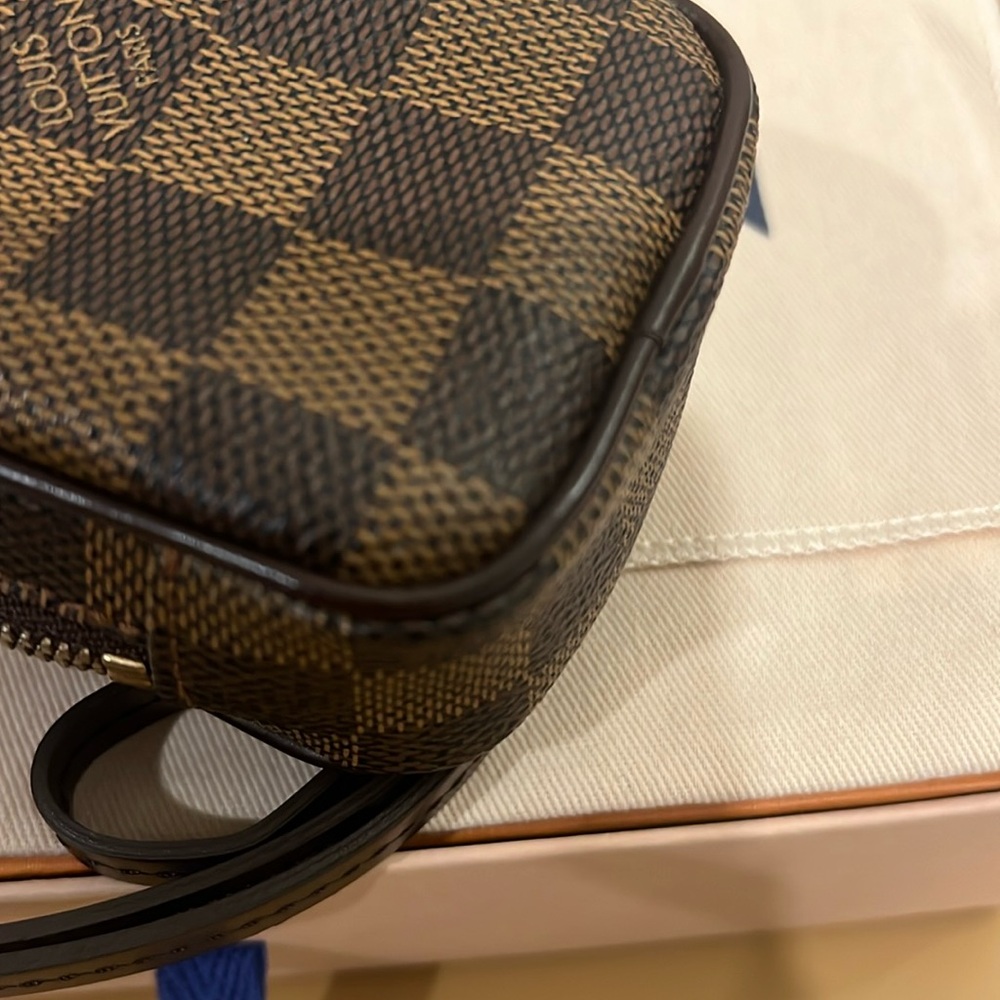 Louis Vuitton Etui Okapi Camera Case Damier PM. - Picture 11 of 11